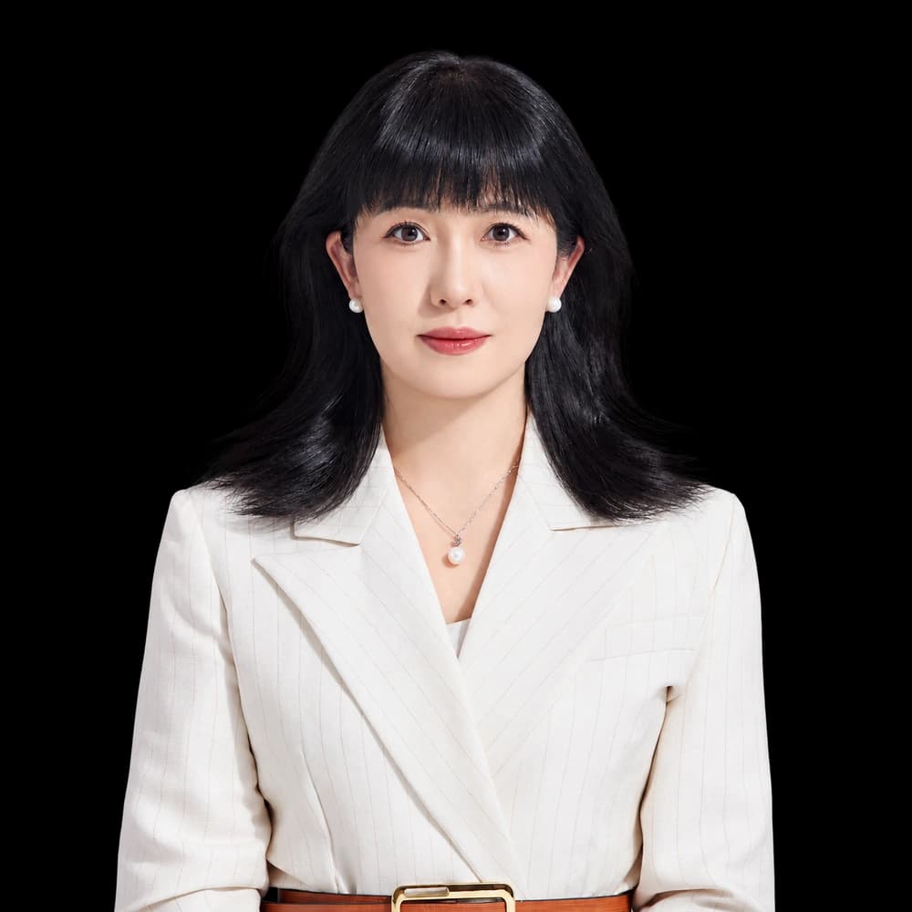 Celia, your tea ingredient advisor, wearing a white suit